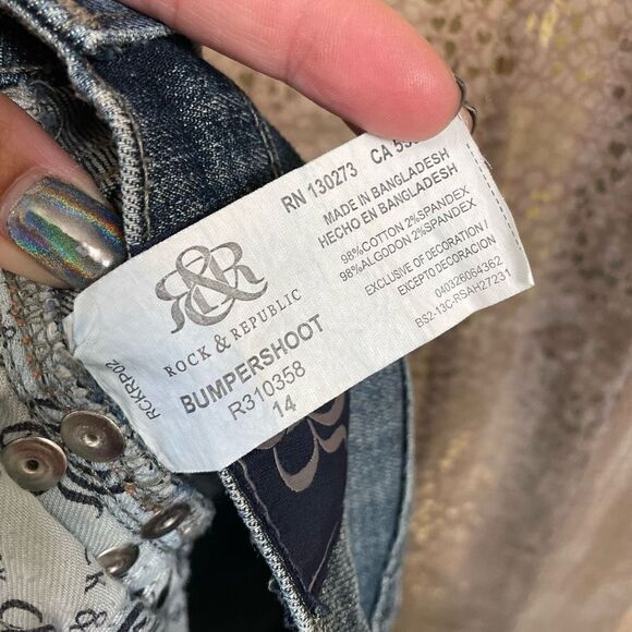 Rock & Republic Bumbershoot Studded Distressed Cut Off Jean Shorts, 14 - Picture 7 of 8